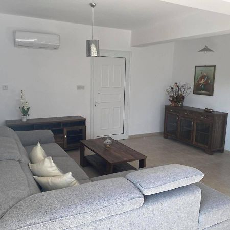 Cosy Apartment In Kato Paphos With Pool Access Buitenkant foto