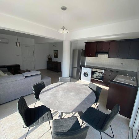 Cosy Apartment In Kato Paphos With Pool Access Buitenkant foto