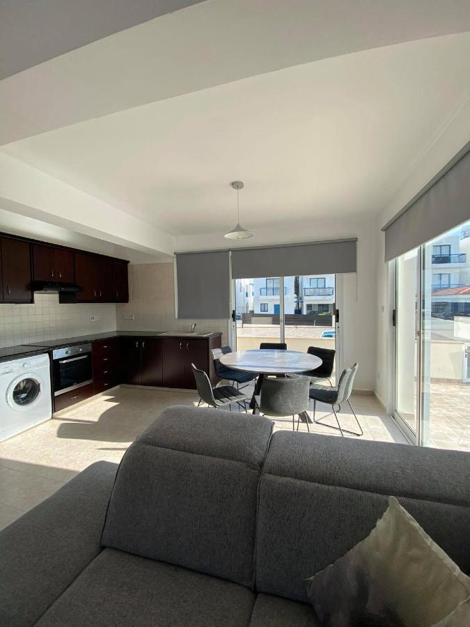 Cosy Apartment In Kato Paphos With Pool Access Buitenkant foto