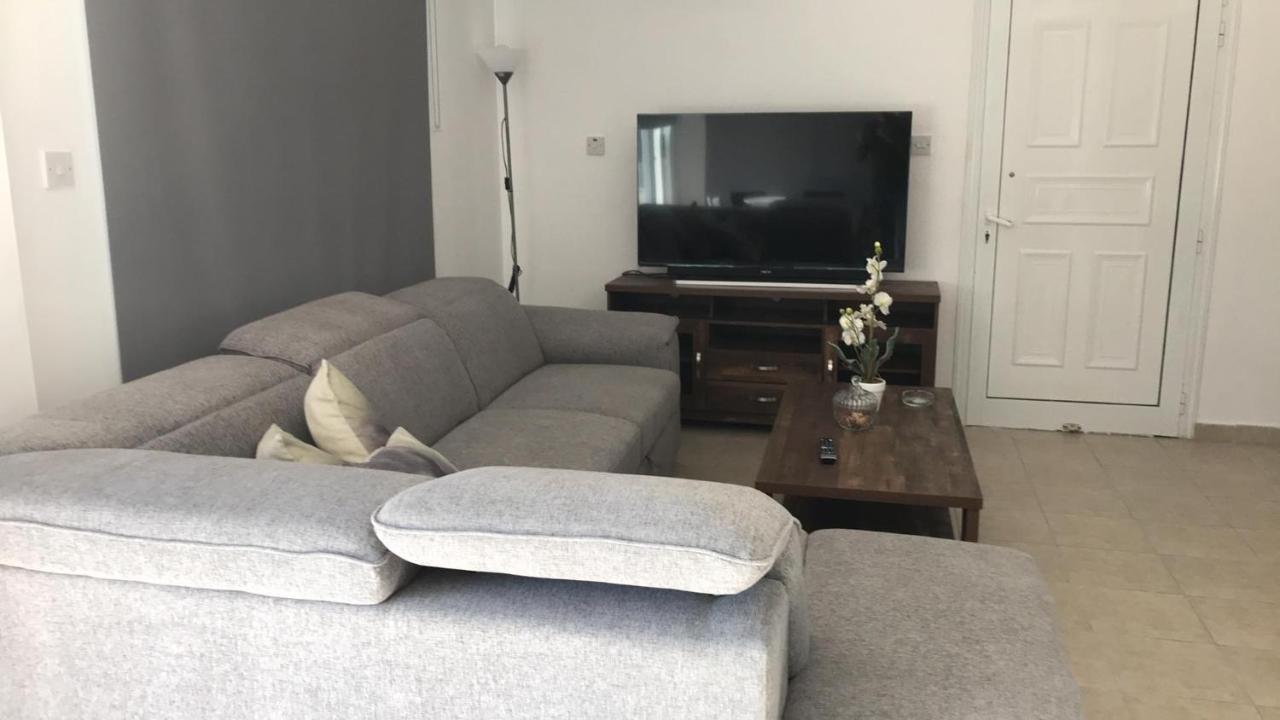 Cosy Apartment In Kato Paphos With Pool Access Buitenkant foto