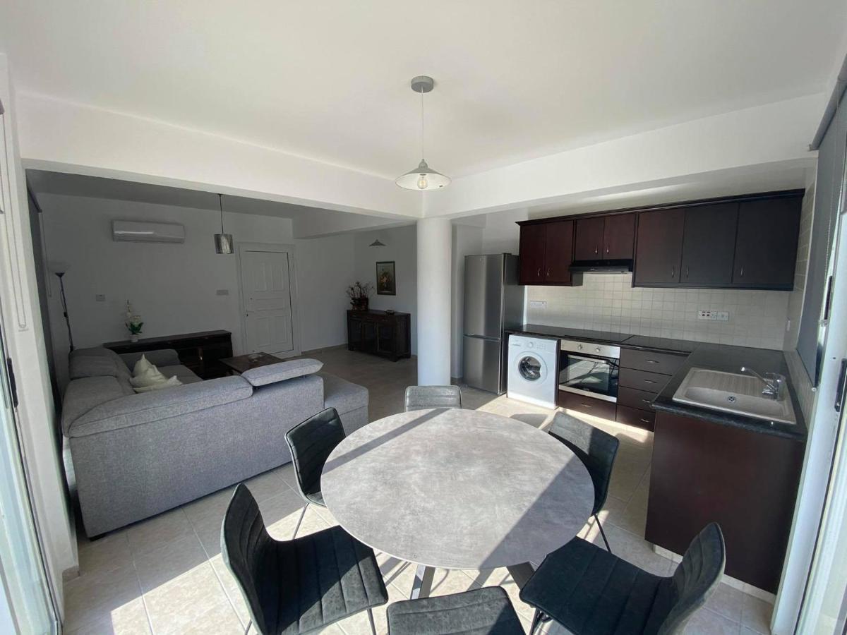 Cosy Apartment In Kato Paphos With Pool Access Buitenkant foto