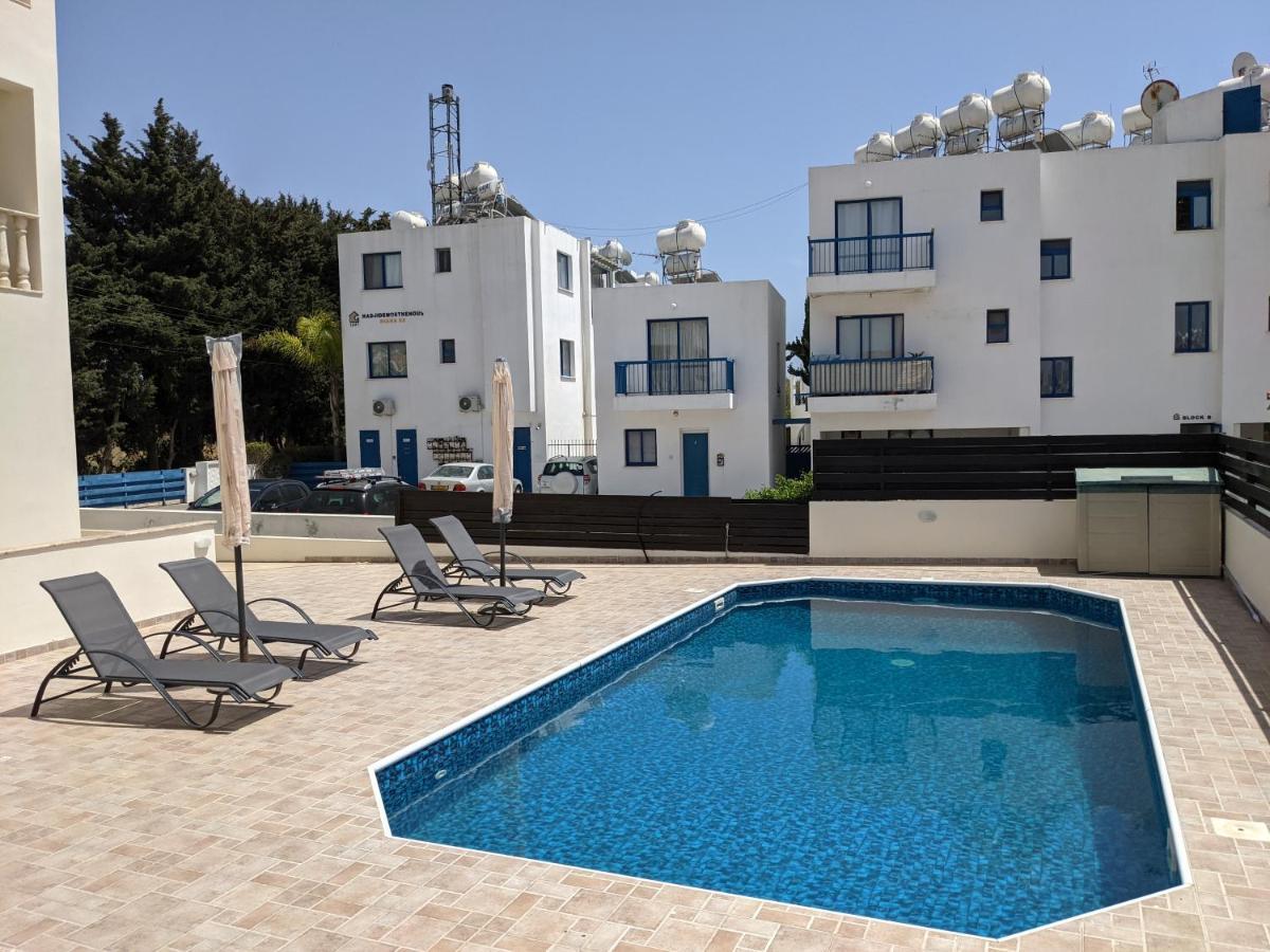 Cosy Apartment In Kato Paphos With Pool Access Buitenkant foto